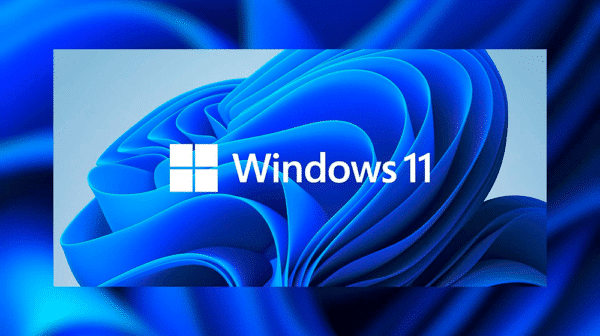 Windows 11-logoet skiller sig elegant ud mod en baggrund af abstrakte blå hvirvlende former og skaber en fascinerende visuel oplevelse.